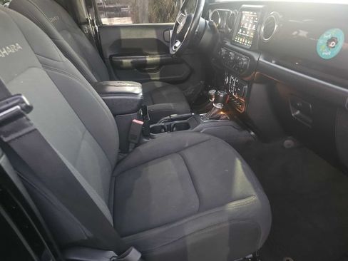 Used 2018 Jeep Wrangler Unlimited Sahara AWD/4WD image 18