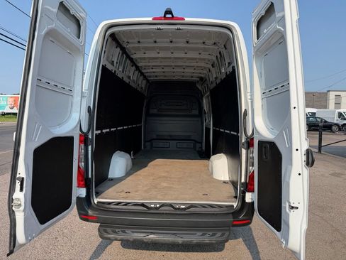 Used 2024 Mercedes-Benz Sprinter 2500 image 31