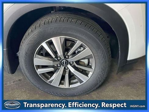 Used 2025 Nissan Pathfinder SL AWD/4WD image 9