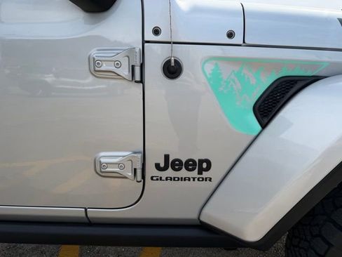 Used 2022 Jeep Gladiator Sport AWD/4WD image 5