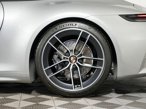 Certified 2025 Porsche 911 Carrera RWD image 17