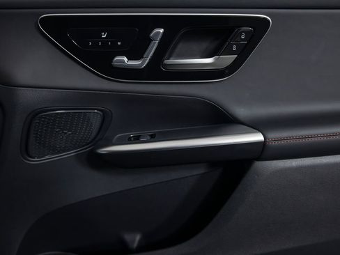Used 2024 Mercedes-Benz GLC 43 AMG 4MATIC image 24