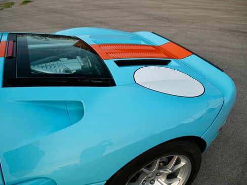 Used 2006 Ford GT RWD image 19