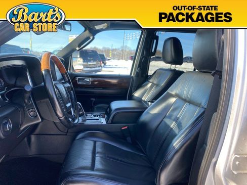 Used 2017 Lincoln Navigator Select image 28