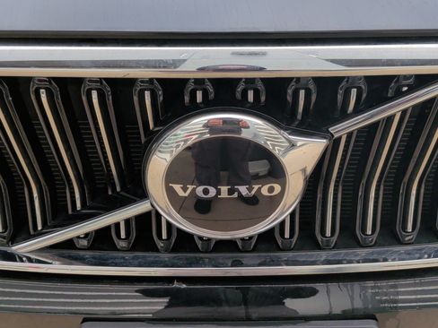 Used 2025 Volvo XC40 B5 Core image 12