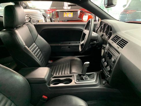 Used 2009 Dodge Challenger R/T RWD image 16