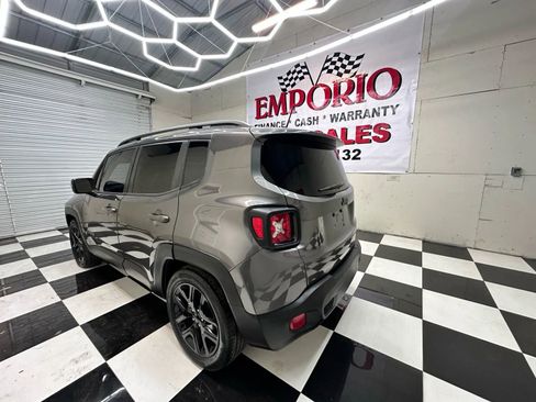 Used 2017 Jeep Renegade Altitude image 5