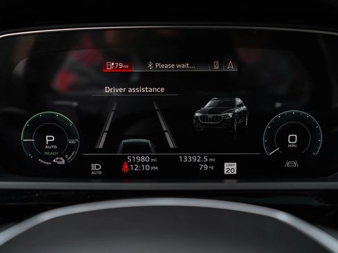 Used 2019 Audi e-tron Prestige w/ Prestige Package AWD/4WD image 17
