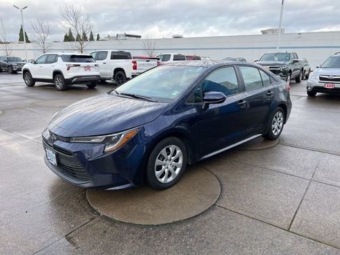 Used 2023 Toyota Corolla LE image 4