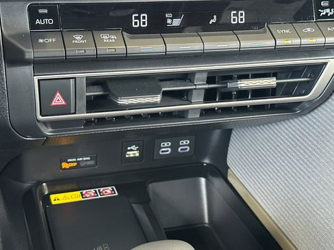 Used 2026 Toyota Camry SE w/ Convenience Package FWD image 18