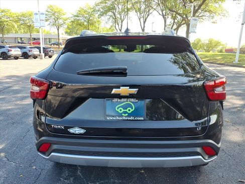 Used 2025 Chevrolet Trax LT FWD image 6