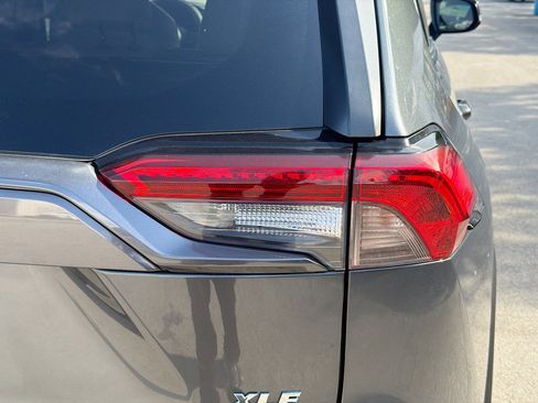 Used 2019 Toyota RAV4 XLE Premium FWD image 28