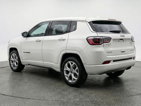 Used 2025 Jeep Compass Latitude image 6