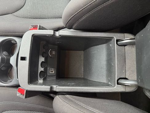 Used 2019 Jeep Cherokee Latitude w/ Popular Appearance Group image 40