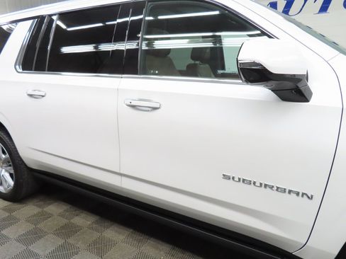 Used 2024 Chevrolet Suburban High Country image 35