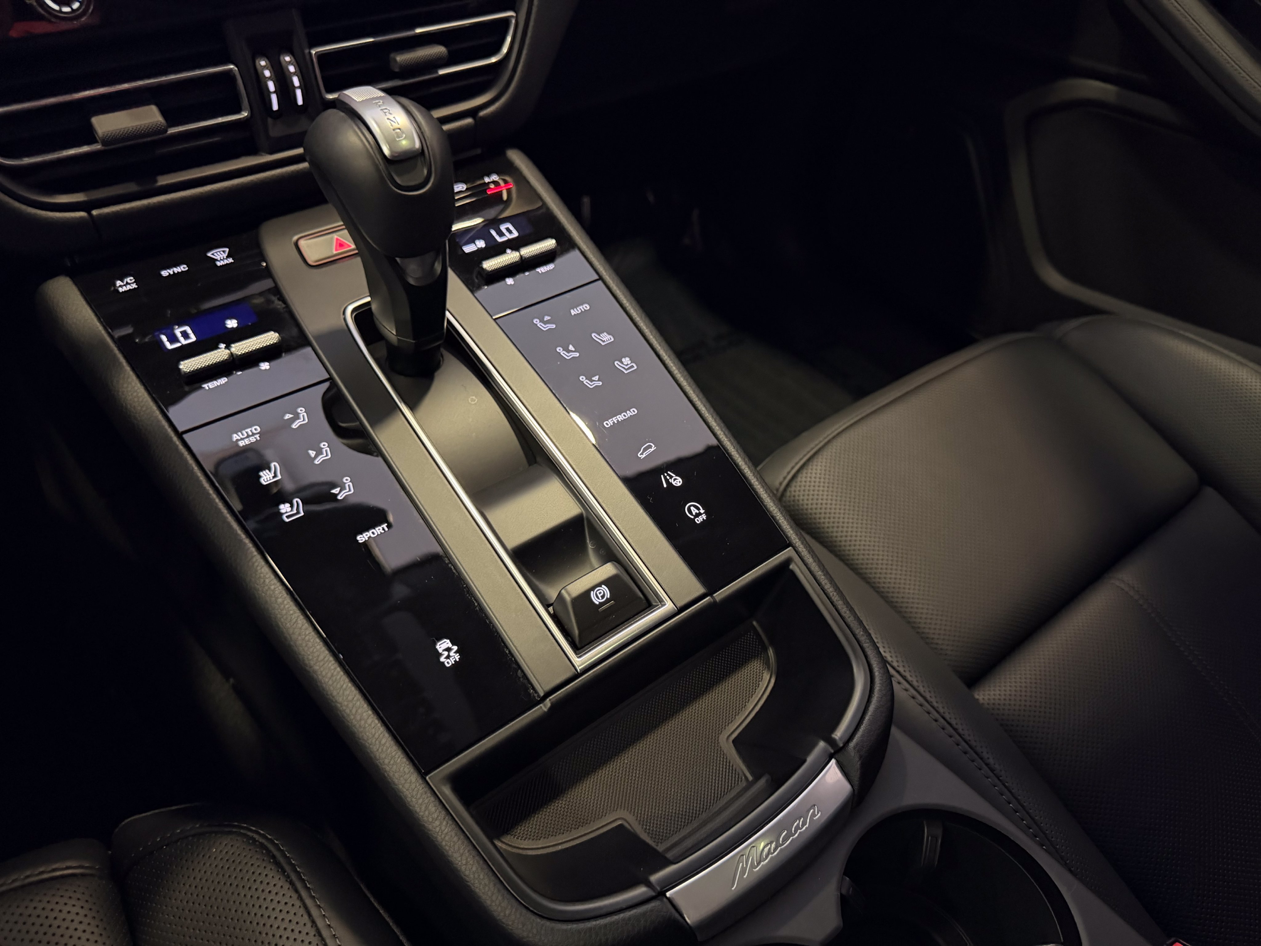 Certified 2026 Porsche Macan AWD/4WD image 19