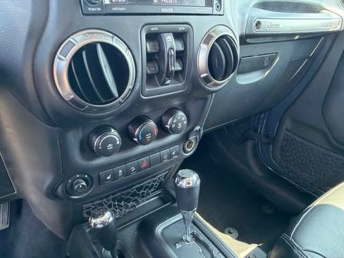Used 2018 Jeep Wrangler Unlimited Sahara AWD/4WD image 17