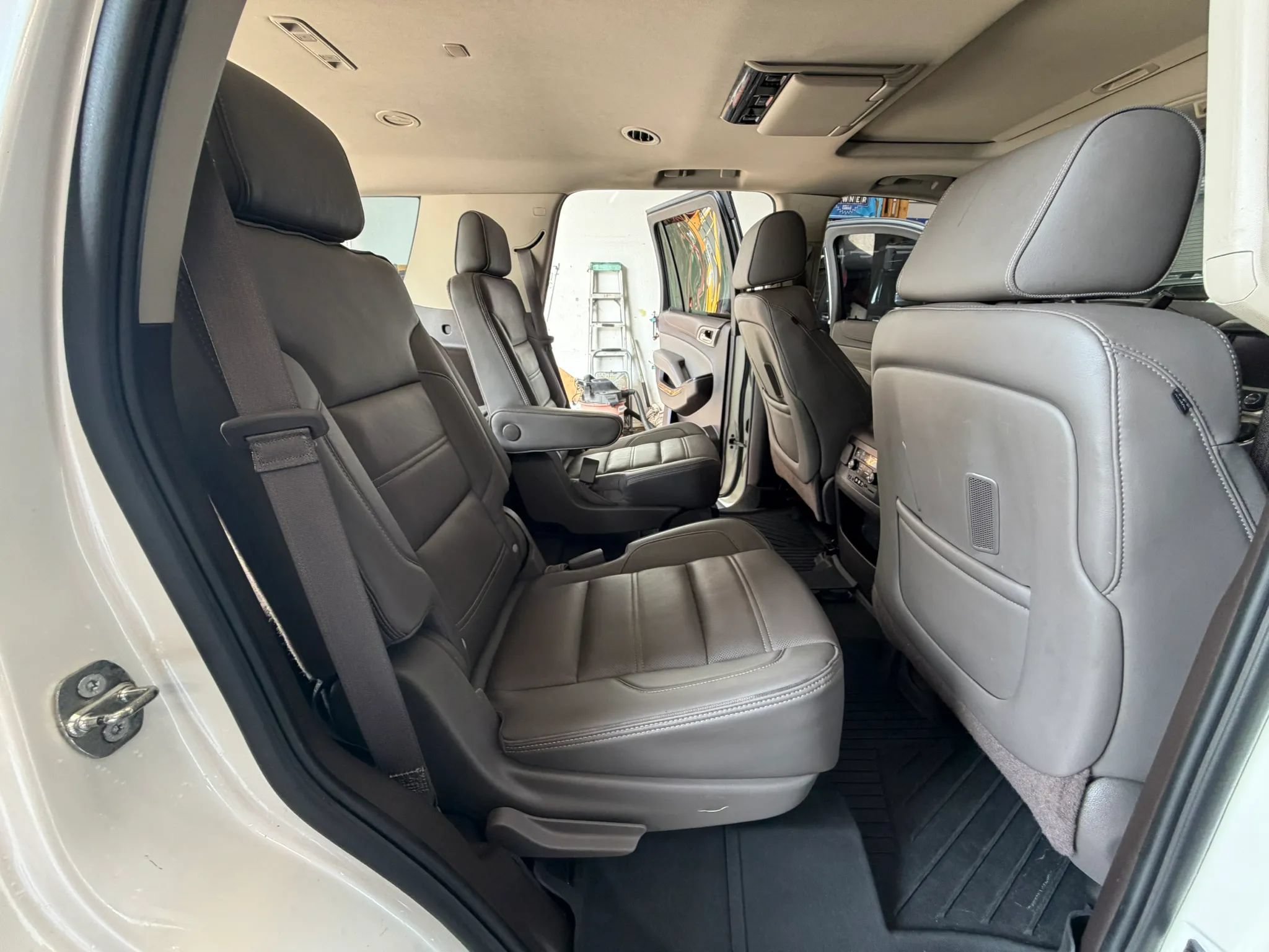Used 2015 GMC Yukon Denali w/ Touring Package AWD/4WD image 32