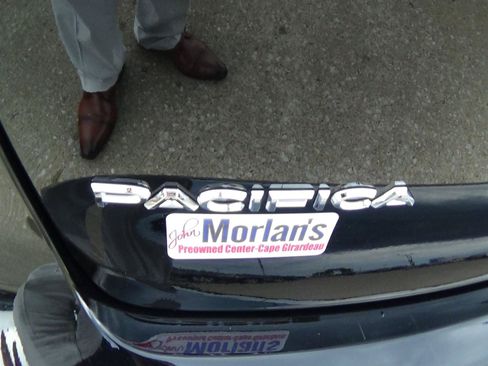 Used 2026 Chrysler Pacifica Limited FWD image 10
