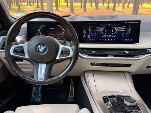 Used 2024 BMW X7 xDrive40i w/ Executive Package AWD/4WD image 3