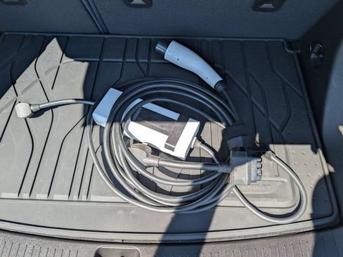 Used 2023 Chevrolet Bolt EUV Premier w/ Sun & Sound Package FWD image 20