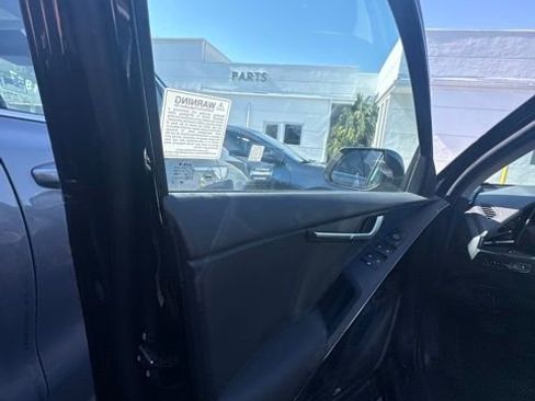 Used 2025 Kia Niro EX FWD image 10