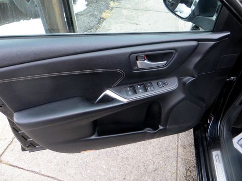 Used 2016 Toyota Camry XLE image 20