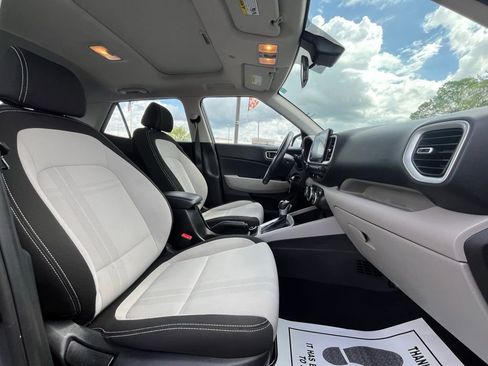 Used 2023 Hyundai Venue SEL FWD image 18