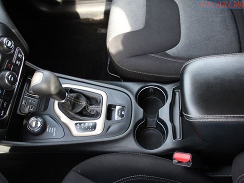 Used 2016 Jeep Cherokee Sport w/ Cold Weather Group image 17