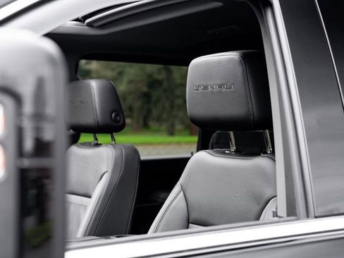 Used 2022 GMC Sierra 3500 Denali image 10