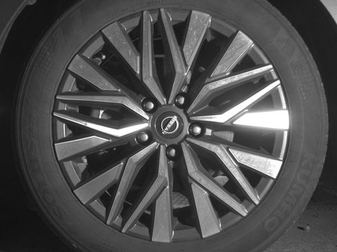 Used 2025 Nissan Altima 2.5 SV FWD image 12