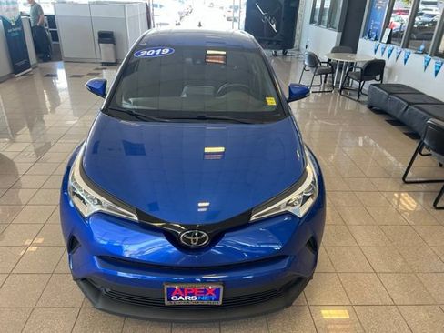 Used 2019 Toyota C-HR XLE FWD image 14