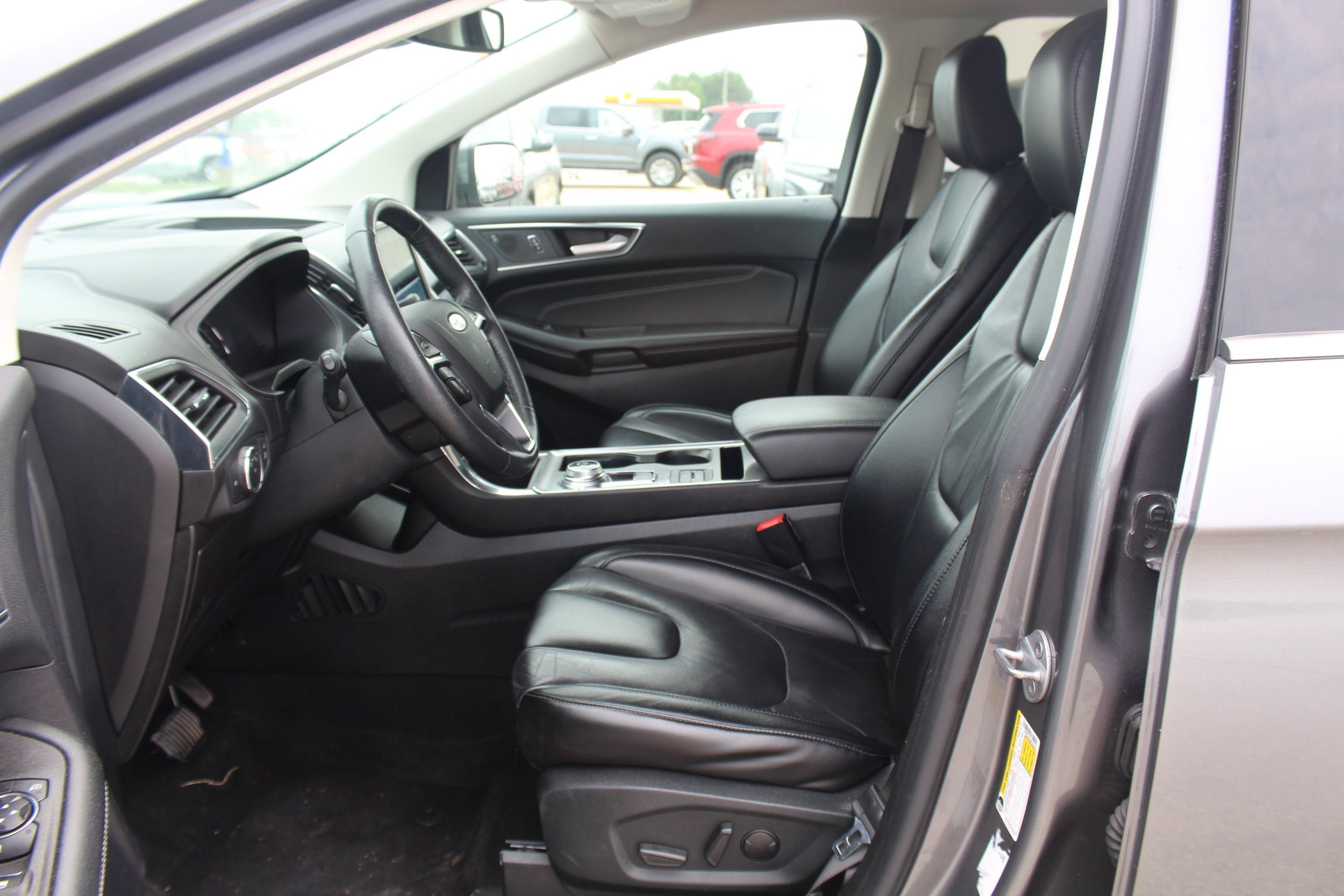 Used 2022 Ford Edge Titanium AWD/4WD image 17
