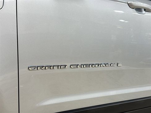 Used 2022 Jeep Grand Cherokee Limited 4xe w/ Luxury Tech Group II image 11