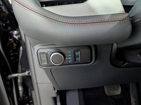 Used 2025 Ford Explorer Active AWD/4WD image 20