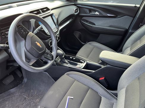 Used 2021 Chevrolet TrailBlazer LT w/ Convenience Package image 3