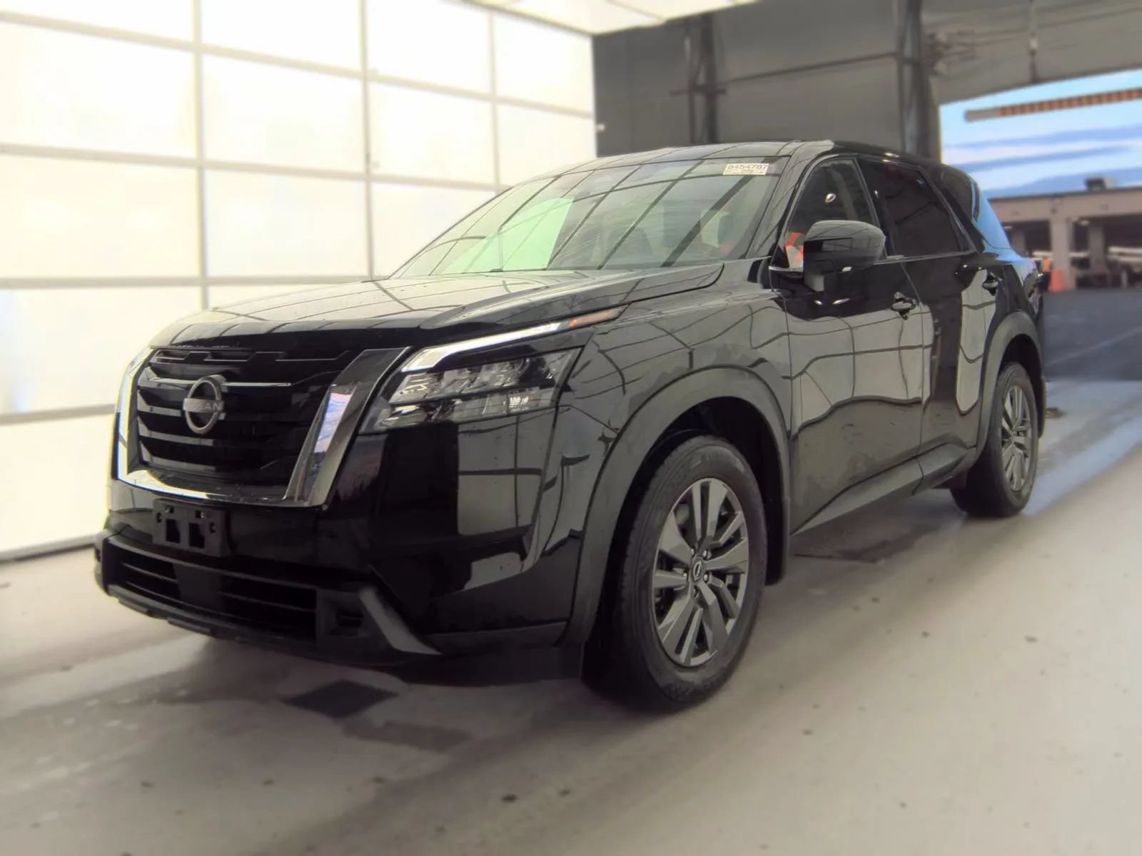 Used 2024 Nissan Pathfinder S AWD/4WD image 1