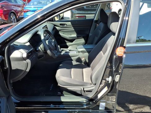 Certified 2025 Nissan Altima 2.5 S FWD image 4