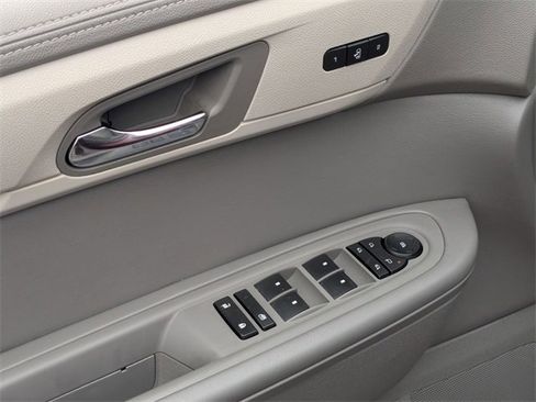 Used 2017 Chevrolet Traverse LT image 9