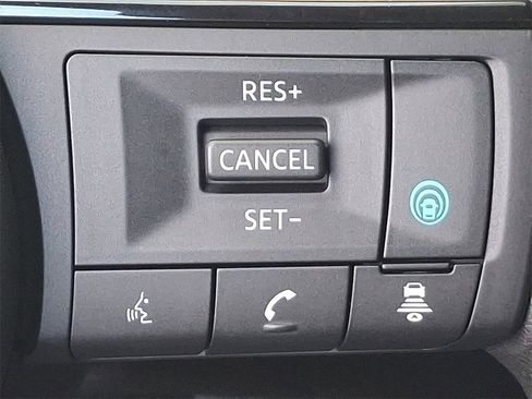 Used 2023 Nissan Rogue SV image 22