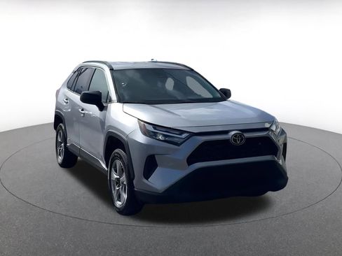 Used 2025 Toyota RAV4 LE image 3