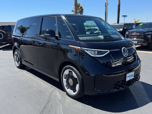 Used 2025 Volkswagen ID. Buzz Pro S RWD image 2