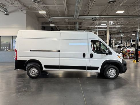 Used 2026 RAM ProMaster 2500 w/ Convenience Group FWD image 5