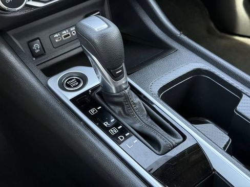 Used 2024 Nissan Sentra SV w/ Lighting Package image 19