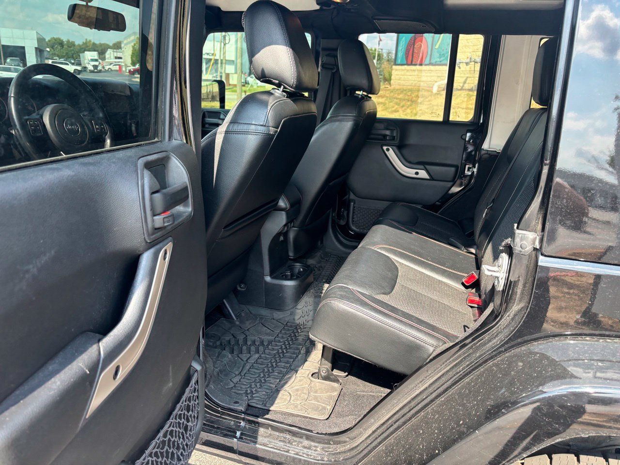 Used 2017 Jeep Wrangler Unlimited Sahara AWD/4WD image 14