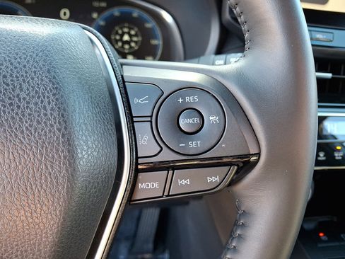 Certified 2024 Toyota Venza Limited image 23