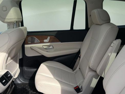 Used 2024 Mercedes-Benz GLS 450 4MATIC image 16