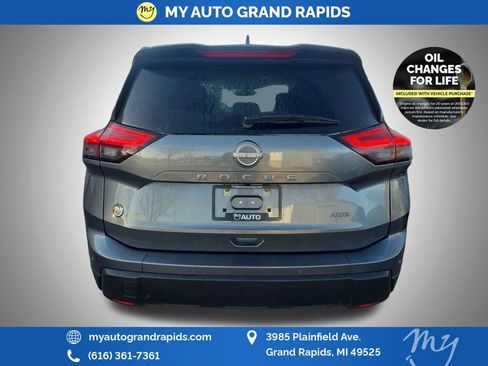 Used 2025 Nissan Rogue SV AWD/4WD image 6