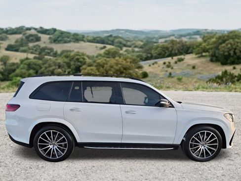 Used 2026 Mercedes-Benz GLS 580 4MATIC image 11