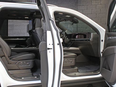 Used 2026 Cadillac Escalade V AWD/4WD image 49